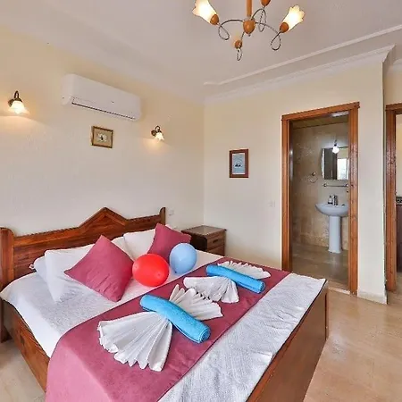 فيلة Kalamar Kalkan'da 14 Kisilik
