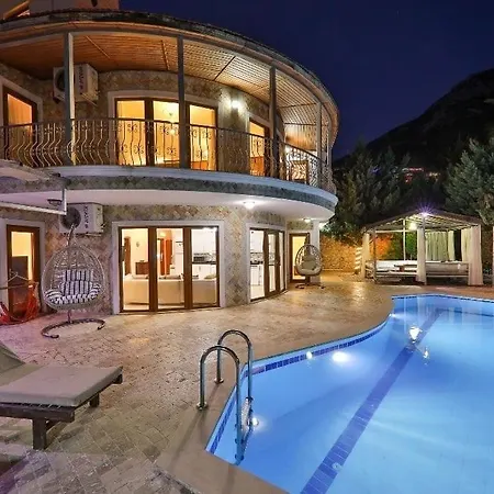 Kalamar Kalkan'da 14 Kisilik فيلة كاس